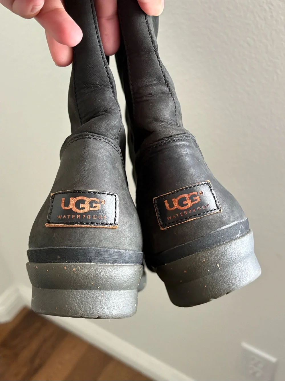 UGG Arquette Womes Boots S/N 1012514 Sheepskin Waterproof Winter Boots Size 10